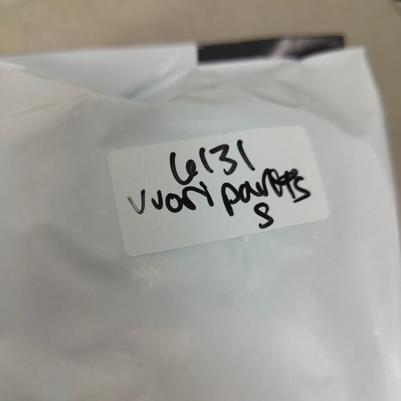 Vuori Performance Joggers Womens Small Yoga DreamKnit‎ Black Gray Camo - Picture 5 of 5